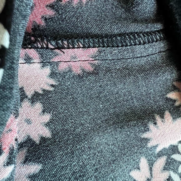 Zoie Floral Sheer Knot-Front Black Crop Top Size 0 - Picture 10 of 12